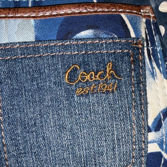 Coach - Picture 2 of 4